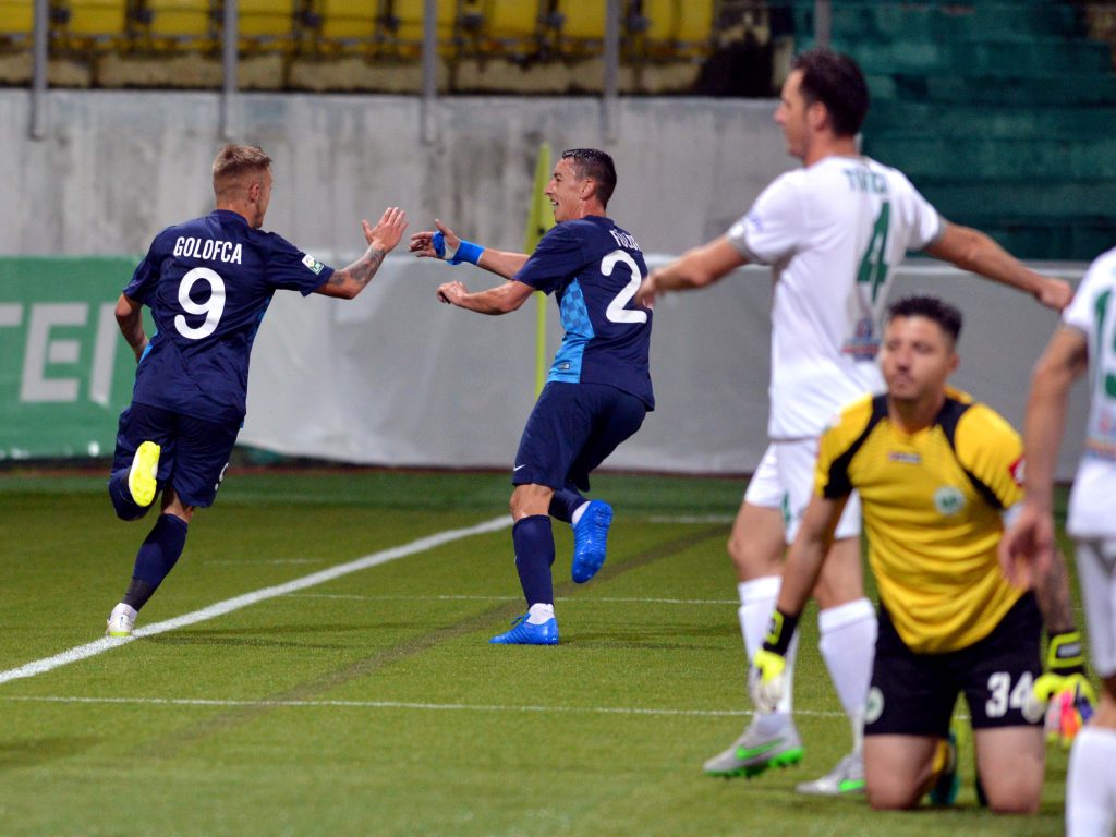 Catalin Golofca se bucura dupa golul marcat contra Chajnei. Foto: Sportpictures.eu