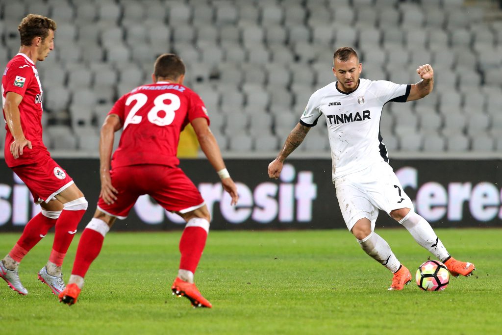 Denis Alibec în acțiune în meciul Astra Giurgiu - Gaz Metan Mediaș. Foto: Mircea Rosca / SportPictures